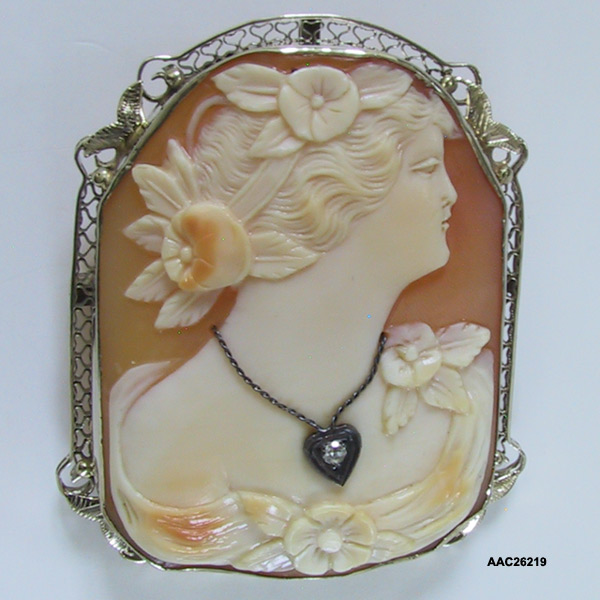 Antique Edwardian Shell Cameo en Habille of Flora 14 Karat White Gold