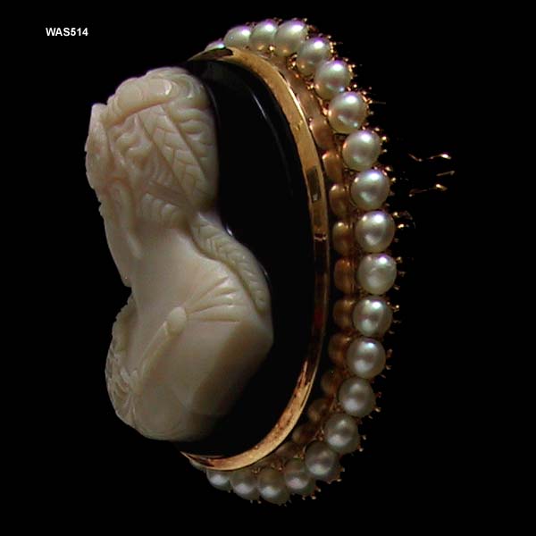 14 Karat+++ Hardstone Cameo Brooch