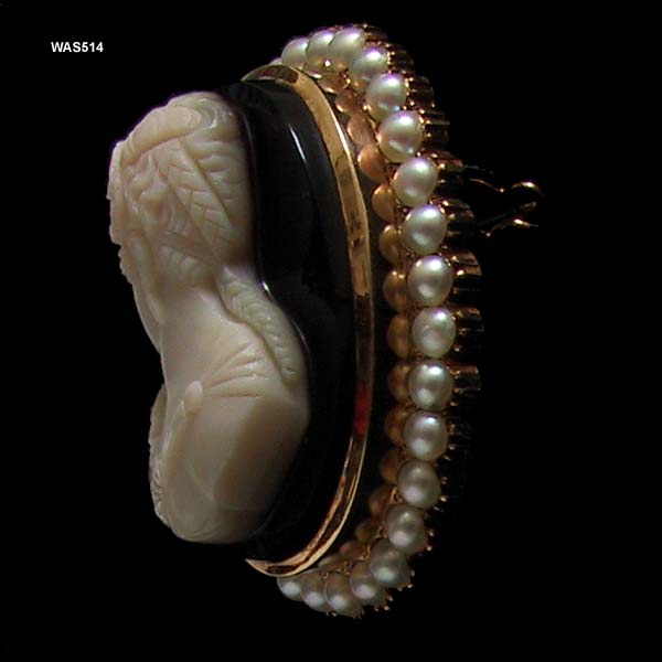 14 Karat+++ Hardstone Cameo Brooch