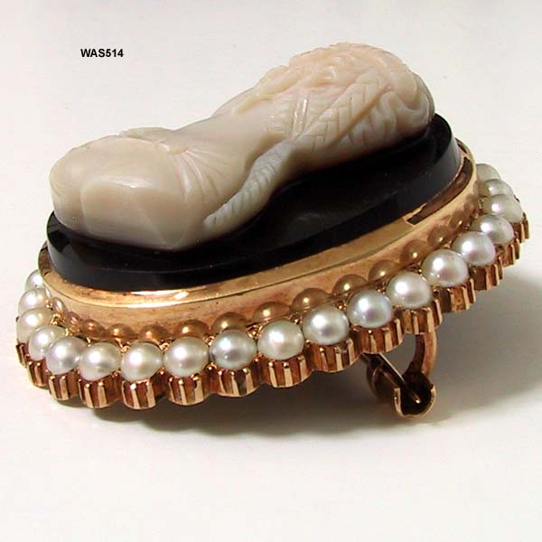 14 Karat+++ Hardstone Cameo Brooch