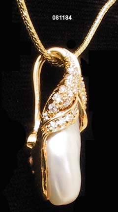 Vintage Fresh Water Pearl and Diamond 18 Karat Necklace at AntiquingOnLine.com : 18 karat gold diamonds necklace 18 karat gold pearl and diamond necklace bridal jewelry