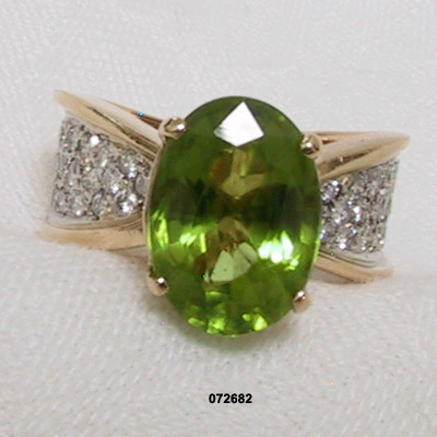 1970 to 1980 14 Karat Diamond and Peridot Ring